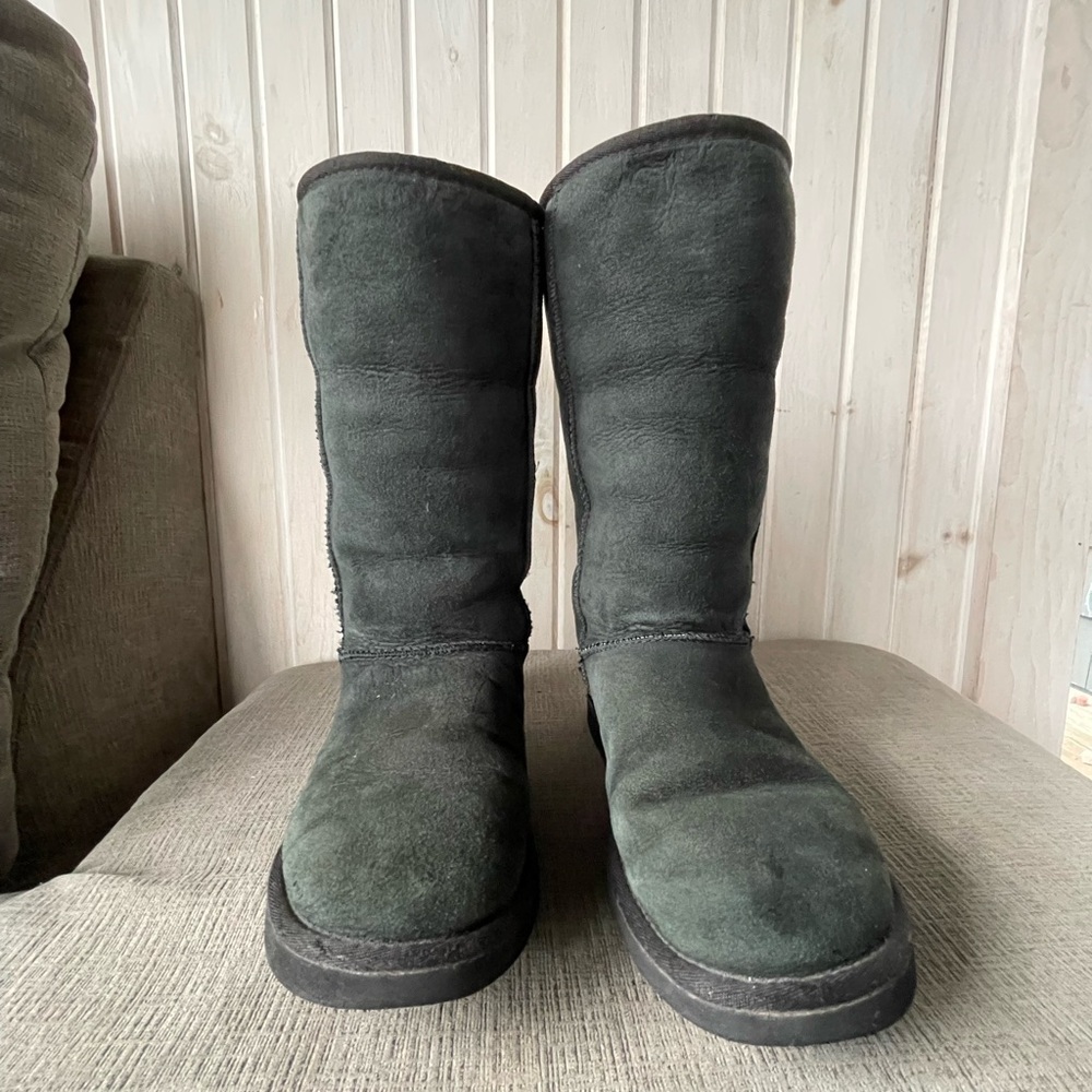 UGG Australia tall boot, black, size 7